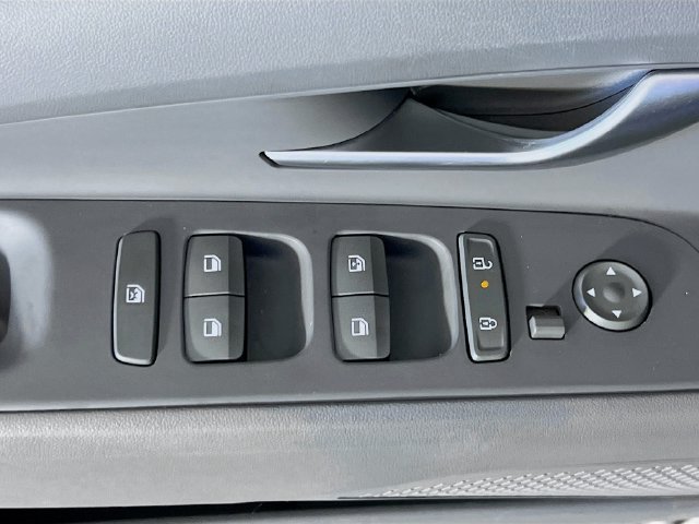 Used 2024 Hyundai Elantra SEL FWD image 18