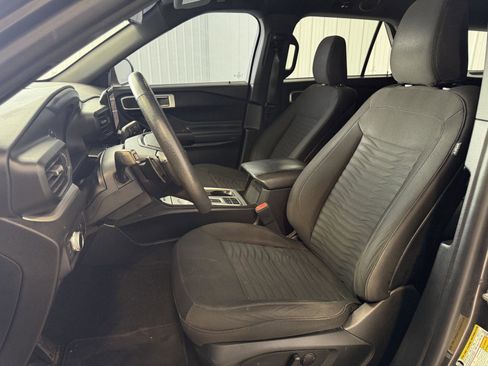 Used 2020 Ford Explorer XLT image 11