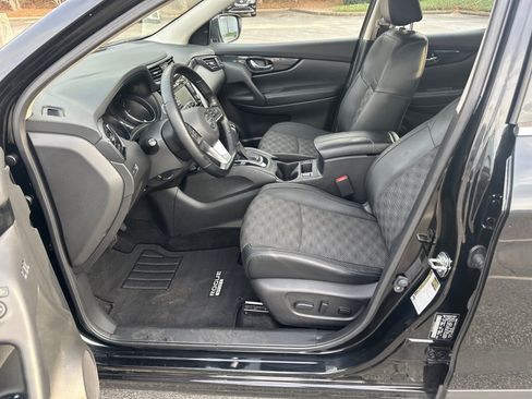 Used 2021 Nissan Rogue Sport SV w/ Technology Package image 9