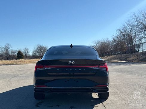 Used 2023 Hyundai Elantra Limited w/ Cargo Package image 3