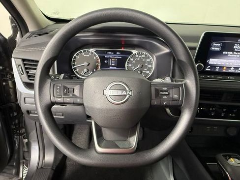 Used 2025 Nissan Rogue S AWD/4WD image 17