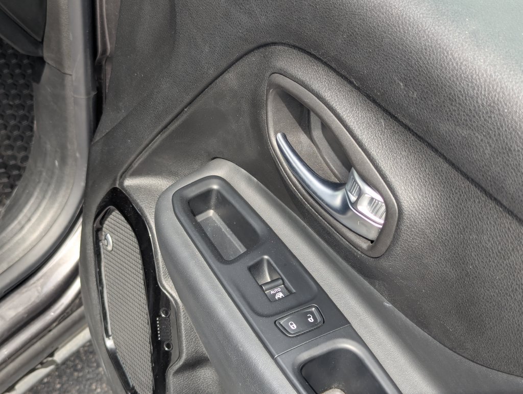 Used 2016 Jeep Renegade Latitude AWD/4WD image 33