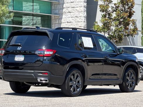 Certified 2025 Honda Pilot Sport image 4