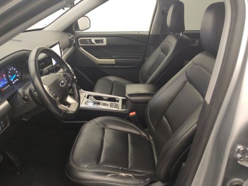 Used 2020 Ford Explorer XLT w/ Equipment Group 202A RWD image 17