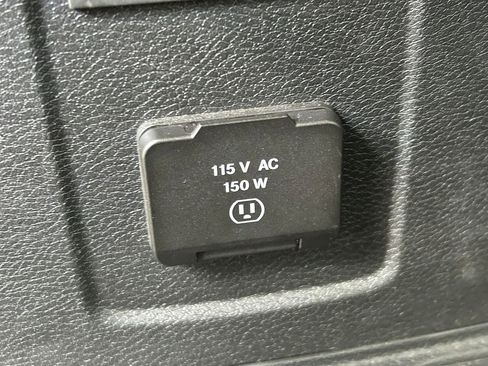 Used 2025 Jeep Wrangler Unlimited Sahara AWD/4WD image 21