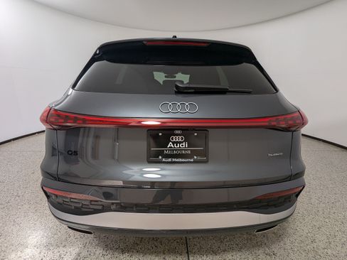 Certified 2025 Audi Q5 Premium AWD/4WD image 6