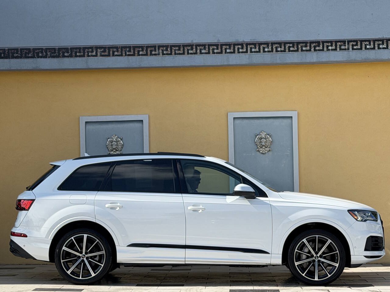 Used 2023 Audi Q7 3.0T Premium Plus w/ Premium Plus Package AWD/4WD image 7