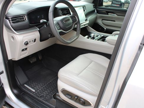 Used 2023 Jeep Wagoneer Series II w/ Convenience Group I image 21