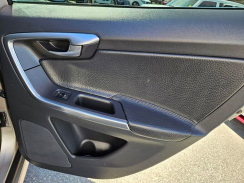 Used 2014 Volvo XC60 T6 image 16