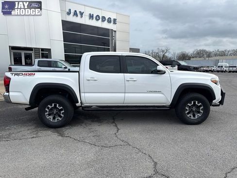 Used 2019 Toyota Tacoma TRD Off-Road image 7