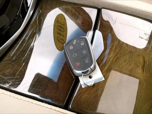 Used 2019 Cadillac Escalade Premium Luxury image 10