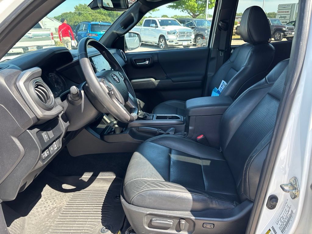 Used 2021 Toyota Tacoma TRD Off-Road w/ TRD Premium Off Road Package AWD/4WD image 36