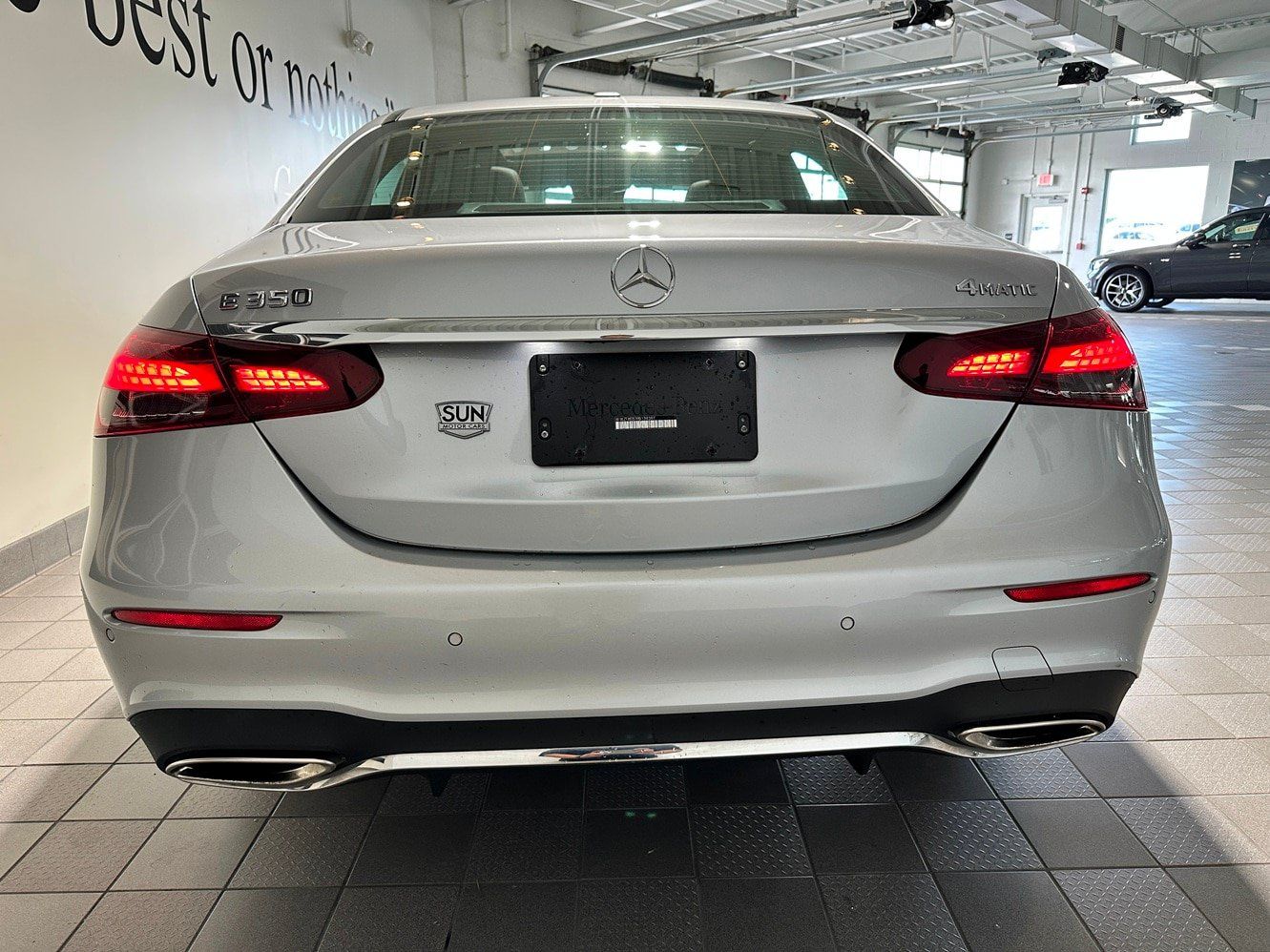 Used 2023 Mercedes-Benz E 350 4MATIC Sedan image 5