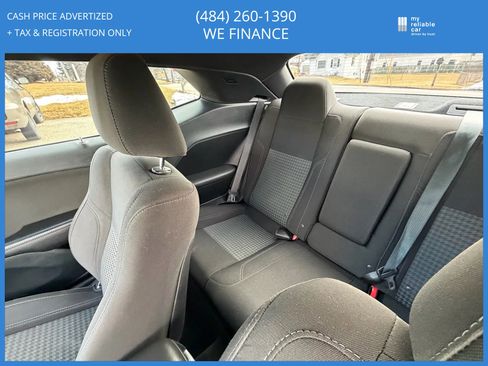 Used 2015 Dodge Challenger SXT image 16