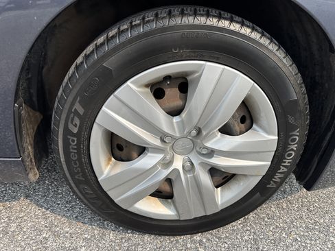 Used 2015 Subaru Legacy 2.5i AWD/4WD image 32