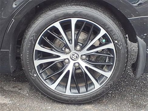 Used 2020 Toyota Camry SE image 8