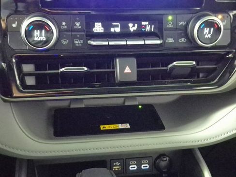 Certified 2024 Toyota Highlander XLE image 18