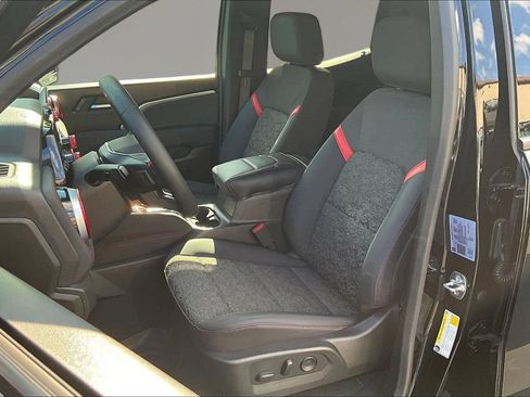 Used 2024 Chevrolet Colorado Z71 w/ Z71 Convenience Package 2 AWD/4WD image 19