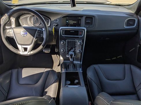 Used 2017 Volvo S60 T6 R-Design Platinum image 17