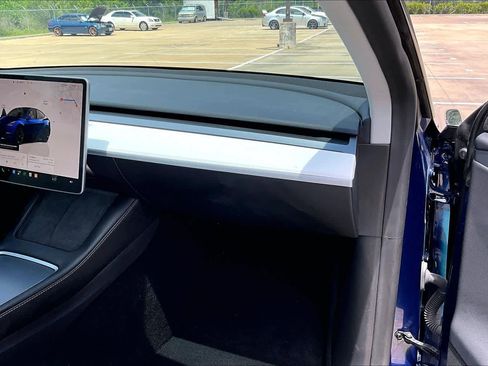 Used 2025 Tesla Model Y Long Range RWD image 18