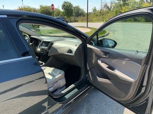Used 2017 Chevrolet Cruze Premier FWD image 16