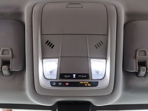 Used 2020 GMC Terrain SLE w/ Driver Convenience Package FWD image 20