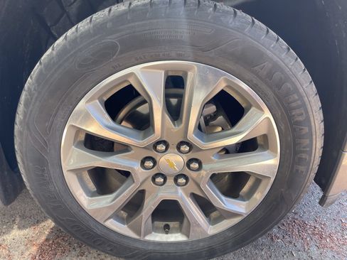 Used 2019 Chevrolet Traverse Premier w/ Driver Confidence II Package FWD image 5
