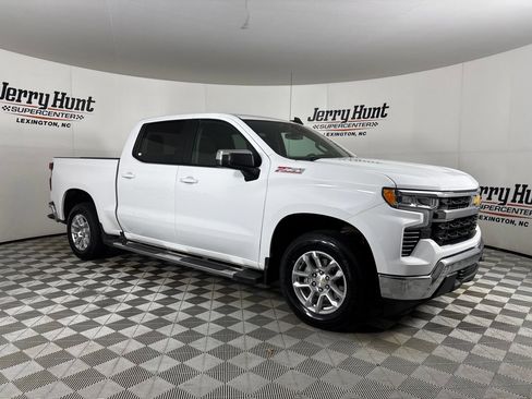 Used 2025 Chevrolet Silverado 1500 LT AWD/4WD image 3
