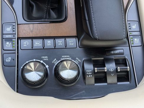 Used 2019 Lexus LX 570 4WD w/ Luxury Package image 26