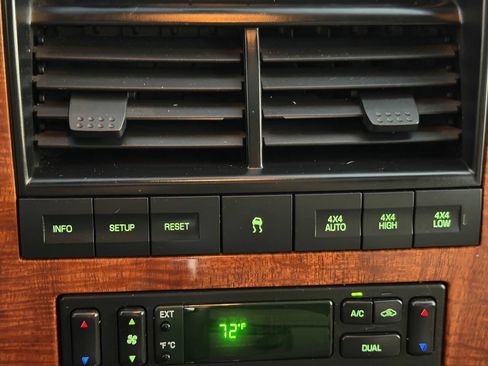 Used 2007 Ford Explorer Eddie Bauer image 26