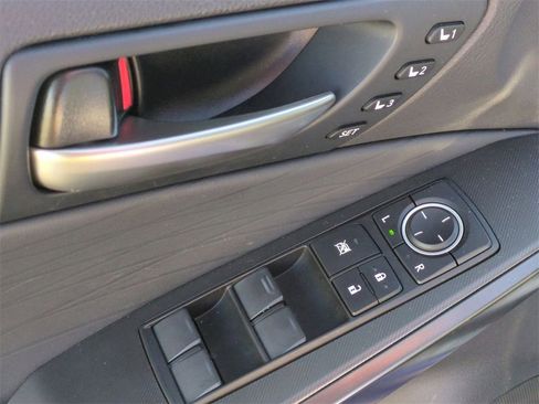 Used 2022 Lexus IS 350 F Sport w/ Memory Package image 11