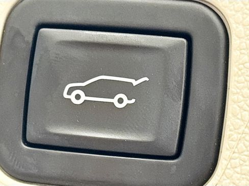 Used 2023 Cadillac Escalade ESV Sport Platinum w/ LPO, ONYX Package image 14