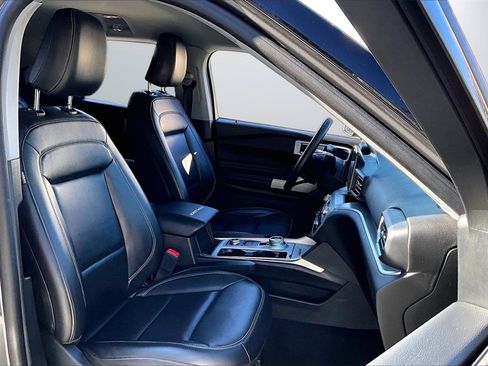 Used 2022 Ford Explorer XLT w/ Equipment Group 202A image 23