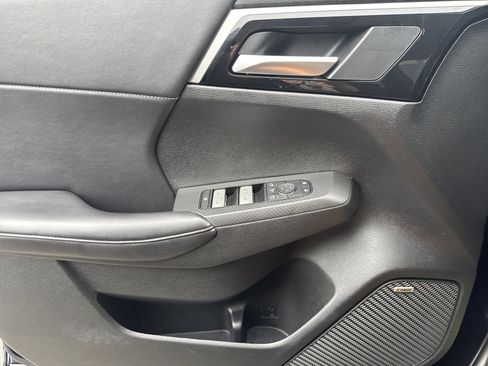 Used 2025 Mitsubishi Outlander SE image 9