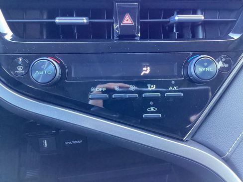 Used 2024 Toyota Camry SE image 20