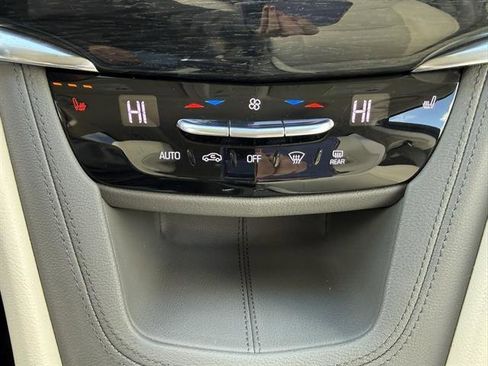 Used 2020 Cadillac XT6 Premium Luxury image 22