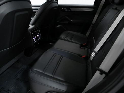Certified 2023 Porsche Cayenne Platinum Edition image 27
