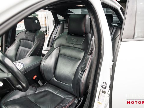 Used 2017 Jaguar XJ R RWD image 18