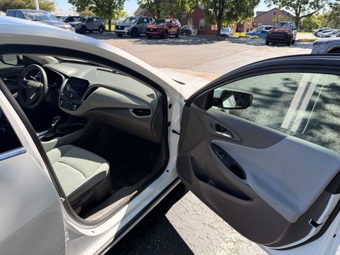 Used 2022 Chevrolet Malibu LT FWD image 14
