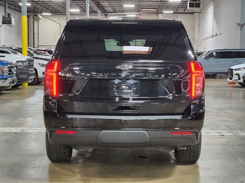 Used 2023 Chevrolet Suburban Z71 w/ Luxury Package AWD/4WD image 10