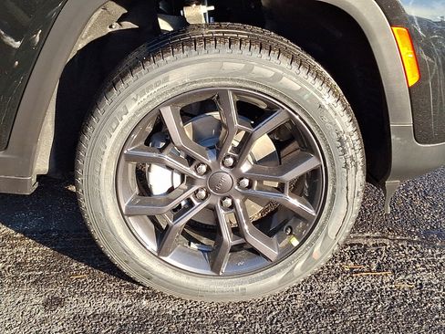 New 2025 Jeep Grand Cherokee Limited image 8