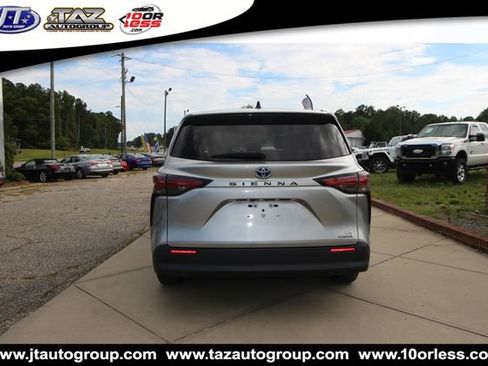 Used 2021 Toyota Sienna LE FWD image 6