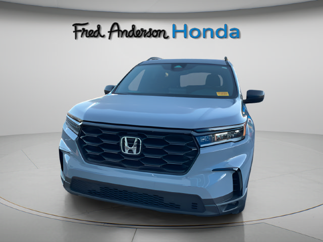 Used 2025 Honda Pilot Sport image 4