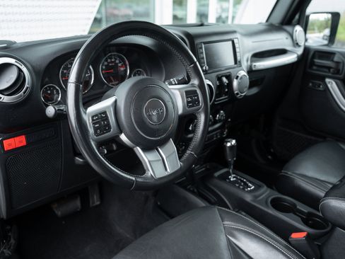 Used 2016 Jeep Wrangler Unlimited Rubicon image 10