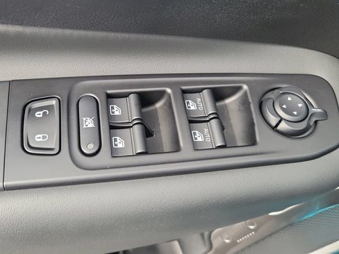 Used 2021 Jeep Renegade Limited AWD/4WD image 9