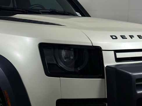 New 2024 Land Rover Defender 110 S image 19