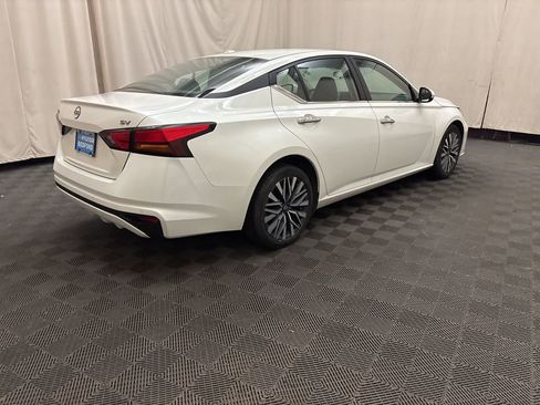 Used 2023 Nissan Altima 2.5 SV image 5