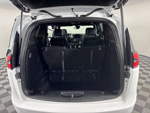 Used 2021 Chrysler Pacifica Touring w/ S Appearance Package FWD image 29