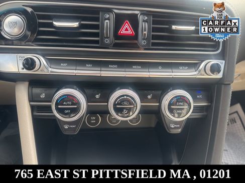 Used 2022 Genesis G70 2.0T image 11