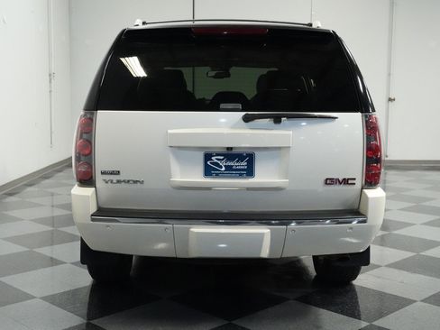 Used 2009 GMC Yukon Denali image 9